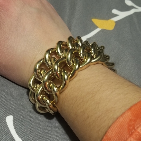 Express Chunky Gold Bracelet - Picture 2 of 3